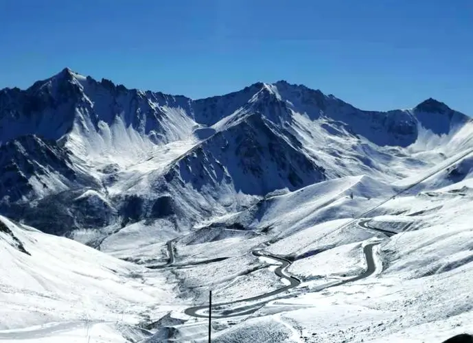 Using phone apps on a Xinjiang self-drive trip