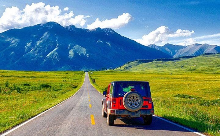 A major highway junction busy with holiday traffic in Xinjiang